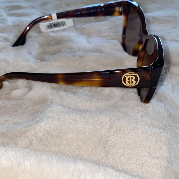 Brand new Burberry shades with tags still attached , no box , no dust rag - Picture 3 of 6